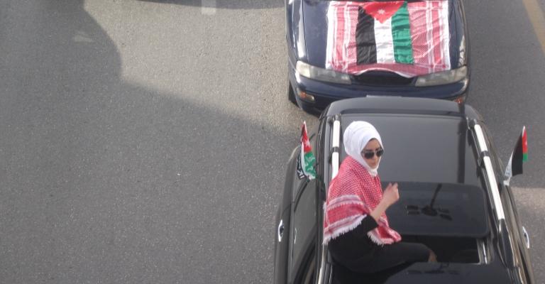 فيديو... مئات السيارات تجوب الطرق تأييدا للملك