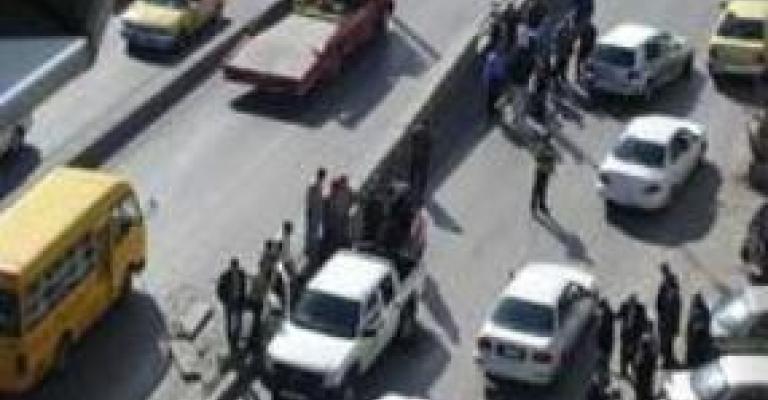 وفاة 6 وإصابة 5 آخرين بحادث تصادم بين 3 سيارات وفاة 6 وإصابة 5 آخرين بحادث تصادم بين 3 سيارات