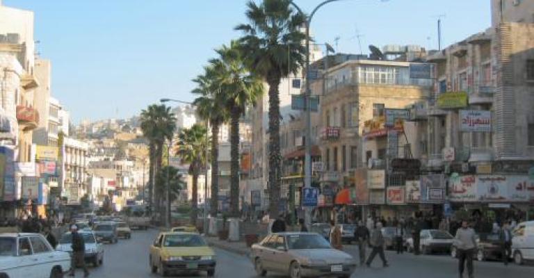 مسيرة ولاء على الخيول في وسط البلد
