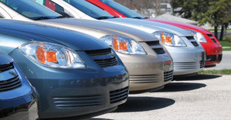 أصحاب مكاتب تأجير السيارات يعتصمون احتجاجا احتاجا على العمر التشغيلي