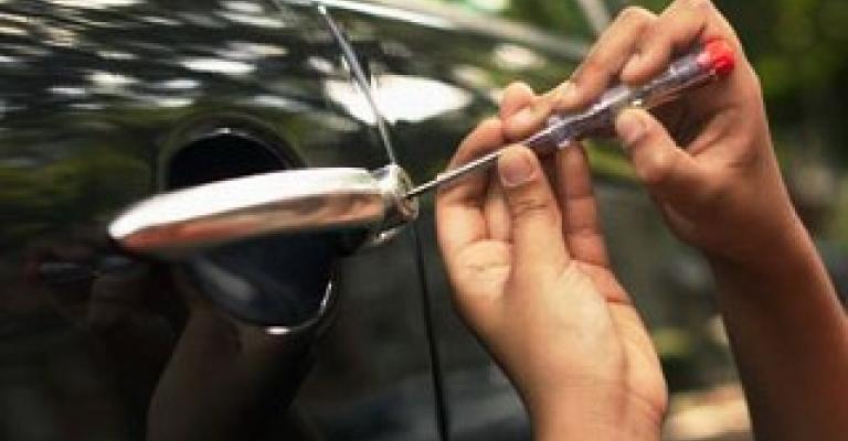 حملة للحد من ظاهرة سرقة السيارات