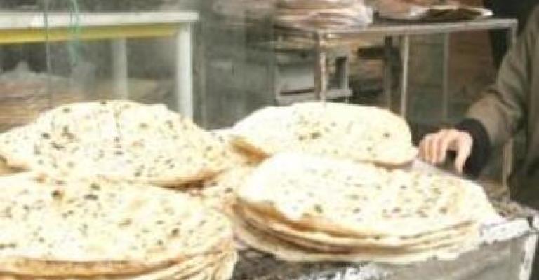 تخوفات وتساؤلات عن استخدام البطاقة الذكية لدعم الخبز والغاز