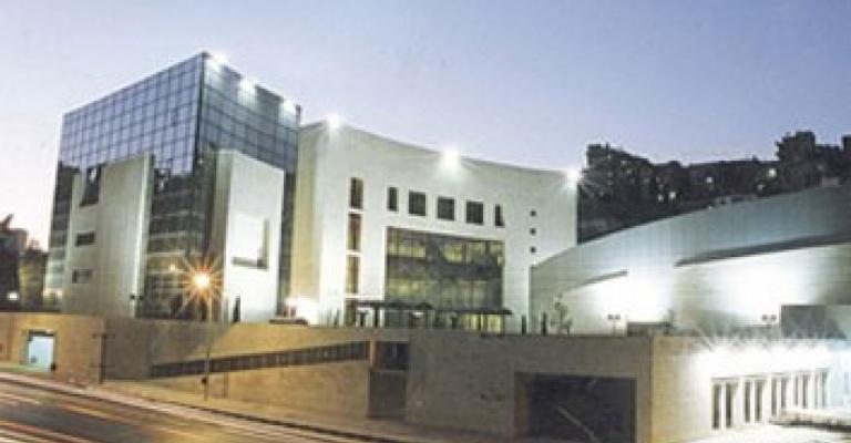 مبالغ هائلة على بند مكافآت الأمانة