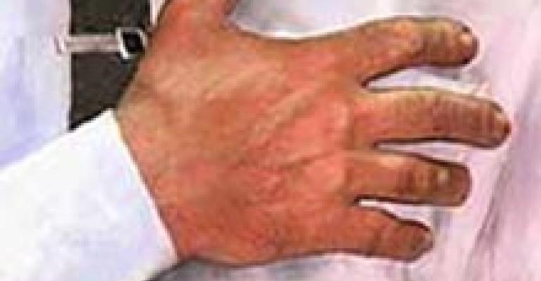 أحد الوزراء يصاب بذبحة صدرية أحد الوزراء يصاب بذبحة صدرية