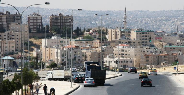 تشغيل الاشارة الضوئية على دوار مستشفى الملكة علياء 