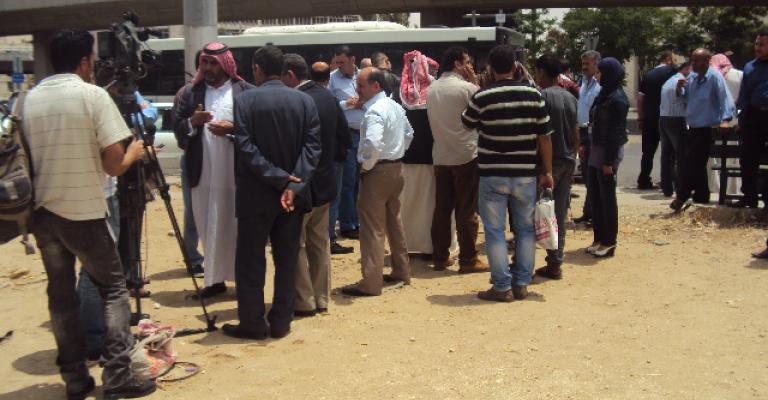 صور.. اعتصام لمتضرري البورصات ومطالبة بتعويض مادي ومعنوي 