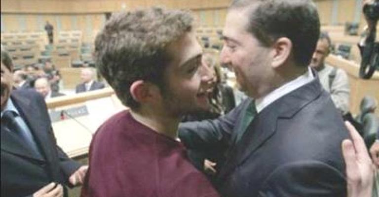 نجل الرفاعي يغادر المستشفى نجل الرفاعي يغادر المستشفى