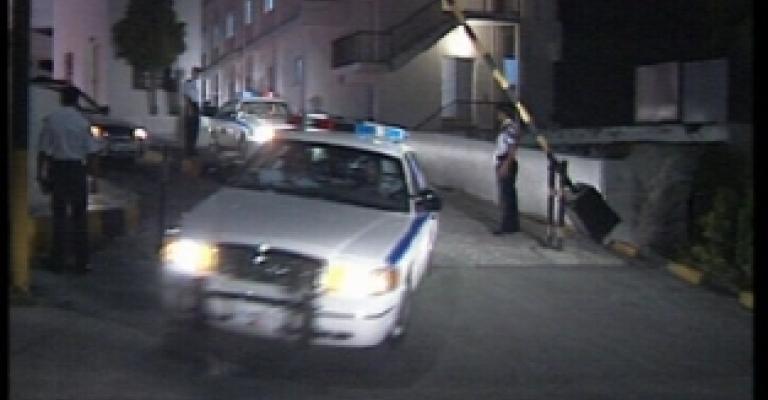 القبض على مطلوبين وإصابة أحدهم في الطفيلة