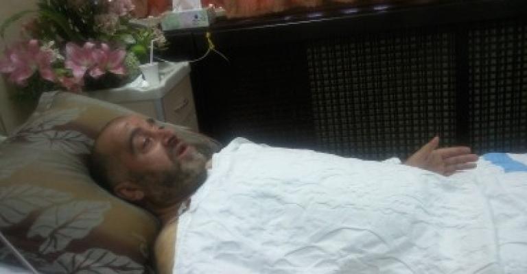 "لجنة الأسرى" تزور الاسير المحرر ياسر الرجوب في المدينة الطبية "لجنة الأسرى" تزور الاسير المحرر ياسر الرجوب في المدينة الطبية