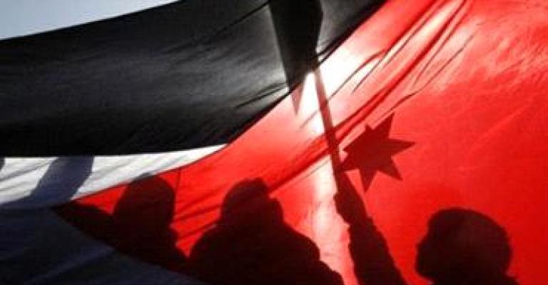 مسيرات الجمعة.. الحراك الشبابي والشعبي موحد والمعارضة منقسمة مسيرات الجمعة.. الحراك الشبابي والشعبي موحد والمعارضة منقسمة