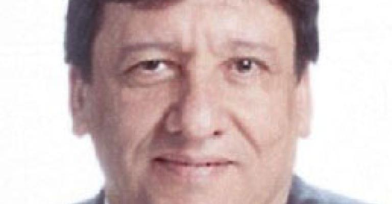 عزايزة يمازح مهنئيه 