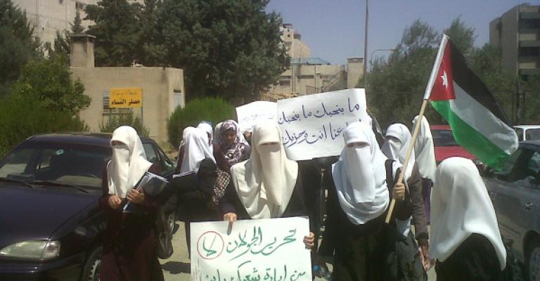 صور.. اليرموك " تحرير الجولان أولى من إبادة شعبك يا بشار" 