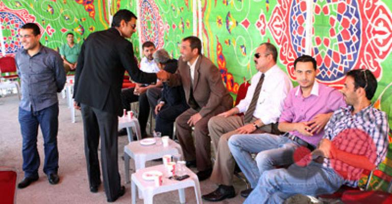 اتهامات لإدارة الدستور بالاستعانة بالبلطجية لتدمير خيمة الاعتصام اتهامات لإدارة الدستور بالاستعانة بالبلطجية لتدمير خيمة الاعتصام