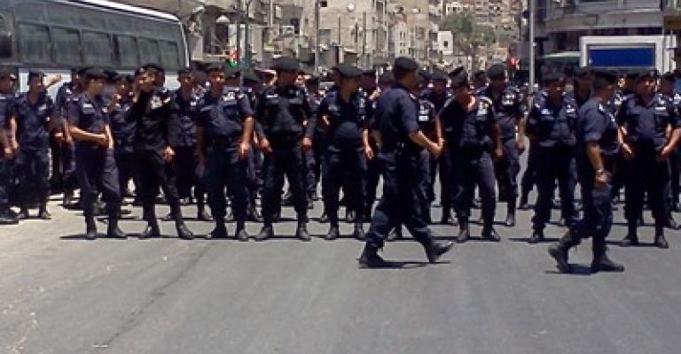 منظمات حقوقية: لجوء الحكومة لقمع الاعتصامات يناقض إعلانها عن احترام الحريات