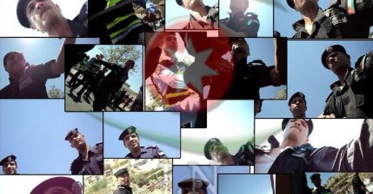 12 رجل امن يهاجمون مشاركا في اعتصام النخيل... فيديو 12 رجل امن يهاجمون مشاركا في اعتصام النخيل... فيديو