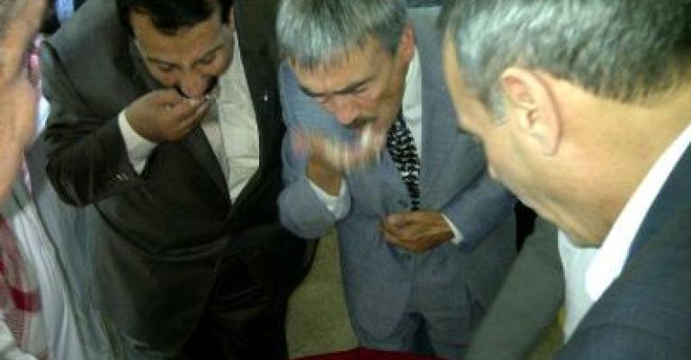 "شباب ذيبان" يشكك بترتيب حكومي لزيارة السفير البريطاني