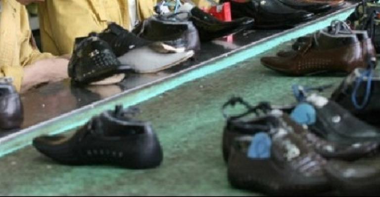 "الخبز والديمقراطية" تؤكد على حقوق العاملين بمصانع الأحذية "الخبز والديمقراطية" تؤكد على حقوق العاملين بمصانع الأحذية