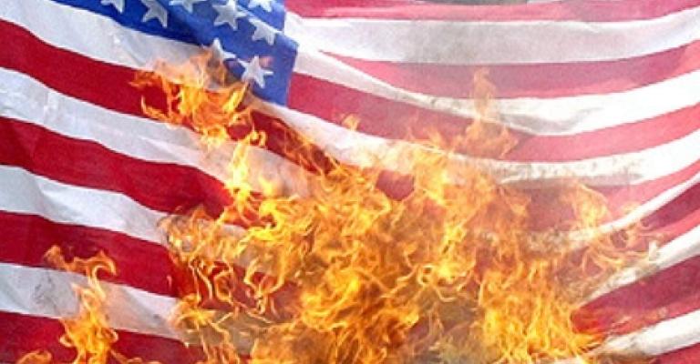 جمعة الكرامة والإعلام الحر تختتم بحرق العلم الأميركي جمعة الكرامة والإعلام الحر تختتم بحرق العلم الأميركي