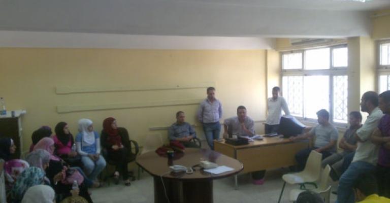 مدير الامتحانات يعد بتشكيل لجنة لمتابعة اعتراض طلبة الشامل مدير الامتحانات يعد بتشكيل لجنة لمتابعة اعتراض طلبة الشامل