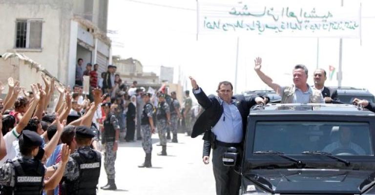 الملك يأمر بحزمة مشاريع لتأهيل مخيم البقعة