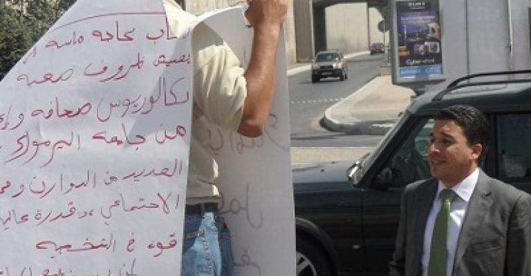 خريج إعلام يعتصم أمام الرئاسة بحثا عن عمل