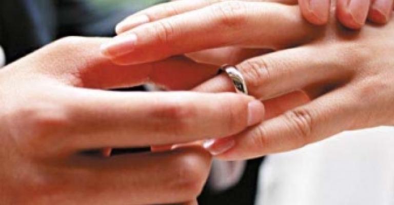 فتوى بجواز دفع أموال الزكاة لمساعدة الشباب على الزواج