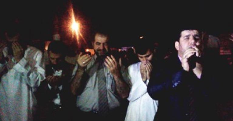 صلاة تراويح في نزال نصرة للشعب السوري صلاة تراويح في نزال نصرة للشعب السوري