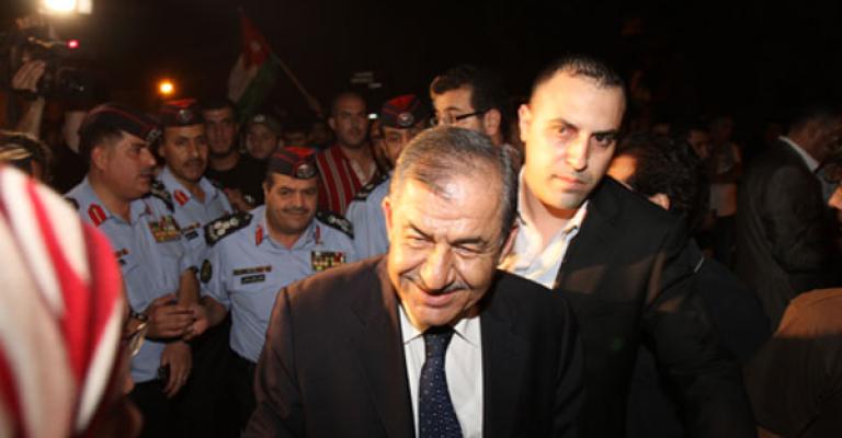 الساكت عند السفارة الإسرائيلية والمعتصمون يطلبون الملك طرد "الخنزير" .. صور وفيديو 