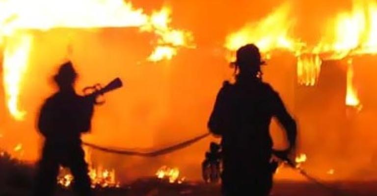 إخماد حريقين بساحتي تخزين في سحاب إخماد حريقين بساحتي تخزين في سحاب