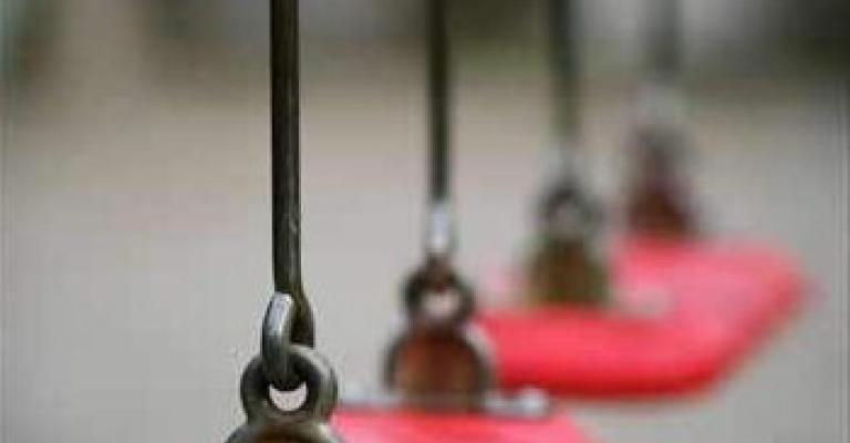 وفاة طفل سقط عن أرجوحة وفاة طفل سقط عن أرجوحة