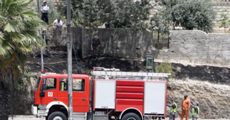 إخماد حريق أشجار مثمرة في البلقاء 