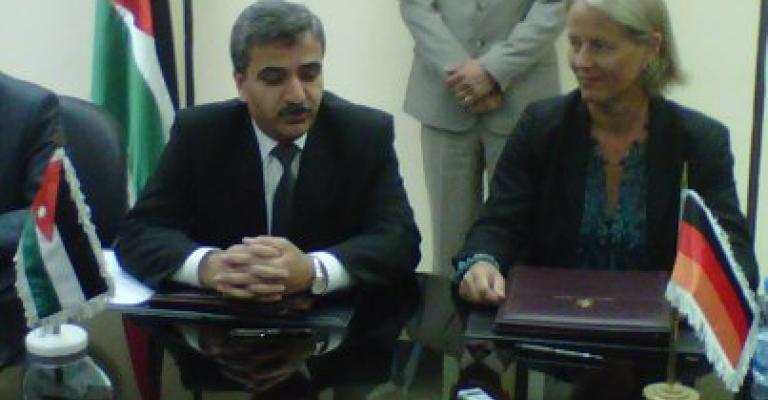 توقيع اتفاقية لمبادلة الدين الألماني بقيمة 27 مليون يورو توقيع اتفاقية لمبادلة الدين الألماني بقيمة 27 مليون يورو