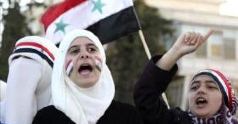 سوريون يحرقون العلم الروسي في عمان 