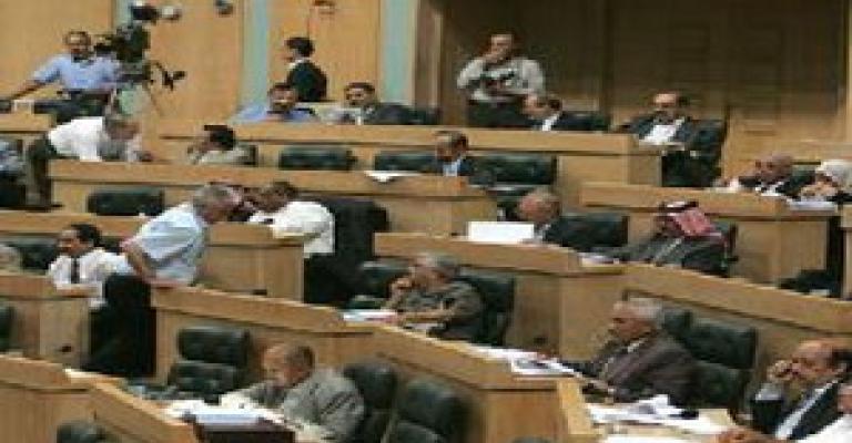 النواب يقر تعديلات الدستور ويعطلونها حتى 3 سنوات