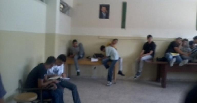 اعتصام طلابي أمام التربية لخلو شعبتهم من المقاعد