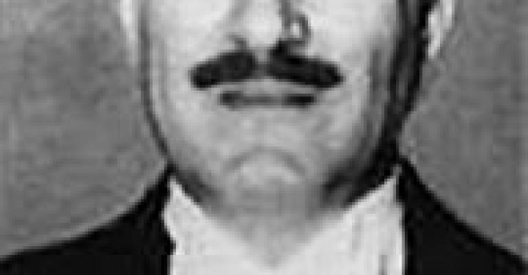 رجل في زمن مخاضه عسير رجل في زمن مخاضه عسير