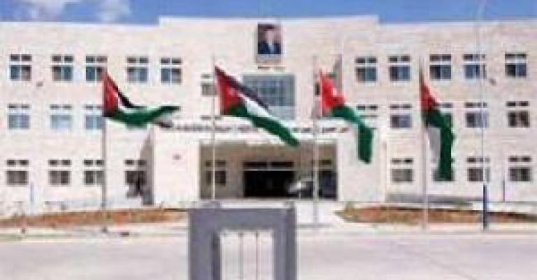 التحقيق مع طبيب في مستشفى البقعة أراد تأديب مريض "بفحص شرجي"