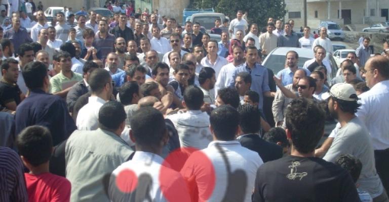 صور.. في جمعة اجتثاث البلطجة.. “البلطجية" يعتدون على مسيرة اربد 