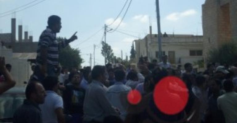 فعاليات شعبية تحمل النظام مسؤولية الاعتداء على المتظاهرين فعاليات شعبية تحمل النظام مسؤولية الاعتداء على المتظاهرين