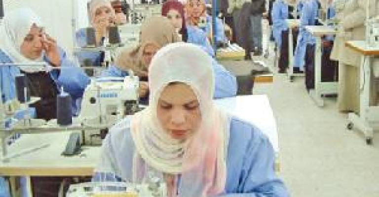 شركة الأزياء العملية تفصل 400 عاملا شركة الأزياء العملية تفصل 400 عاملا