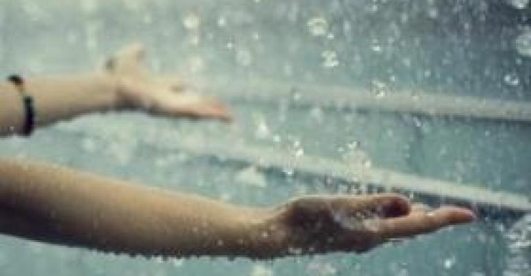 توقع زخات متفرقة من الأمطار الأربعاء توقع زخات متفرقة من الأمطار الأربعاء