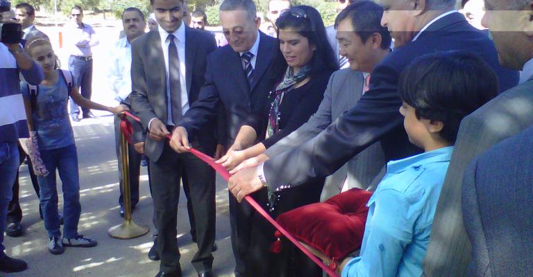 تدشين اول محطة شحن للسيارات تعمل بالطاقة الشمسية تدشين اول محطة شحن للسيارات تعمل بالطاقة الشمسية