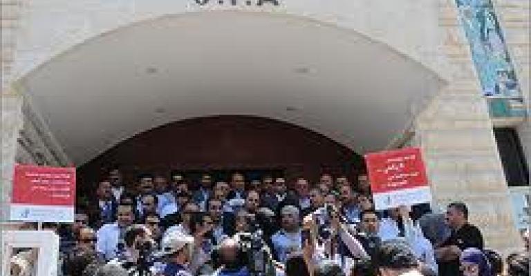 اعتصام تضامني مع ضمرة وحماية الصحفيين يواصل الدفاع عنه