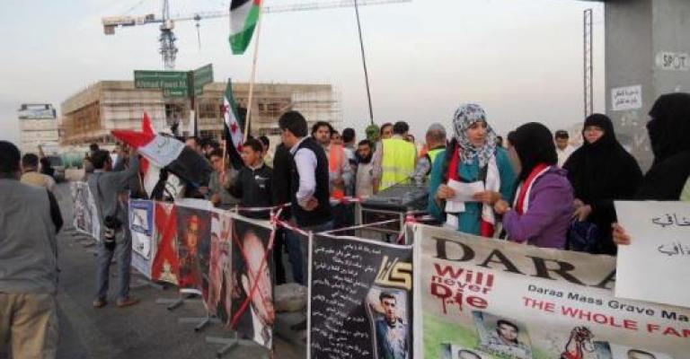 سوريون أمام سفارتهم: بشار بعد القذافي