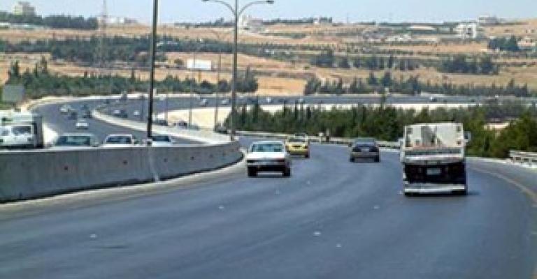 اغلاق طريق عمان اربد بعد انزلاق شاحنة اغلاق طريق عمان اربد بعد انزلاق شاحنة