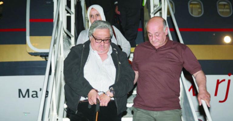 مكافحة الفساد تحول ملف سفر شاهين إلى رئيس الوزراء مكافحة الفساد تحول ملف سفر شاهين إلى رئيس الوزراء