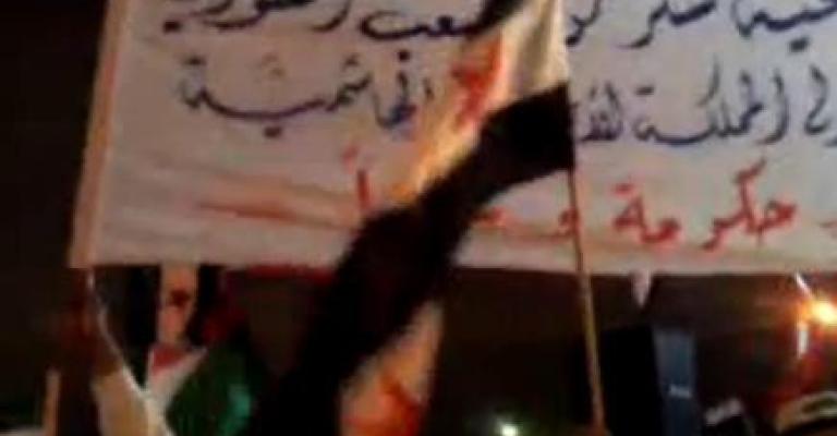 سوريون أمام سفارتهم: بدنا بالعيد.. رئيس جديد