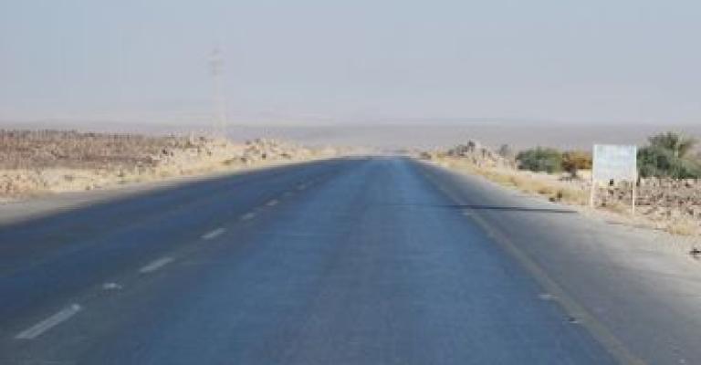 محتجون يغلقون طريق رحاب المفرق للمطالبة بتأهيلها محتجون يغلقون طريق رحاب المفرق للمطالبة بتأهيلها