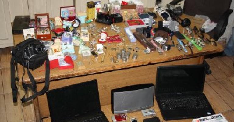 القبض لص سرق ما مجموعة 25 ألف دينار