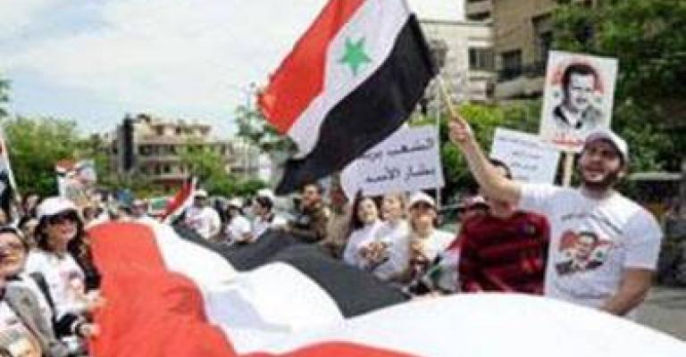 السفير الأردني بدمشق: محتجون يمزقون العلم الأردني